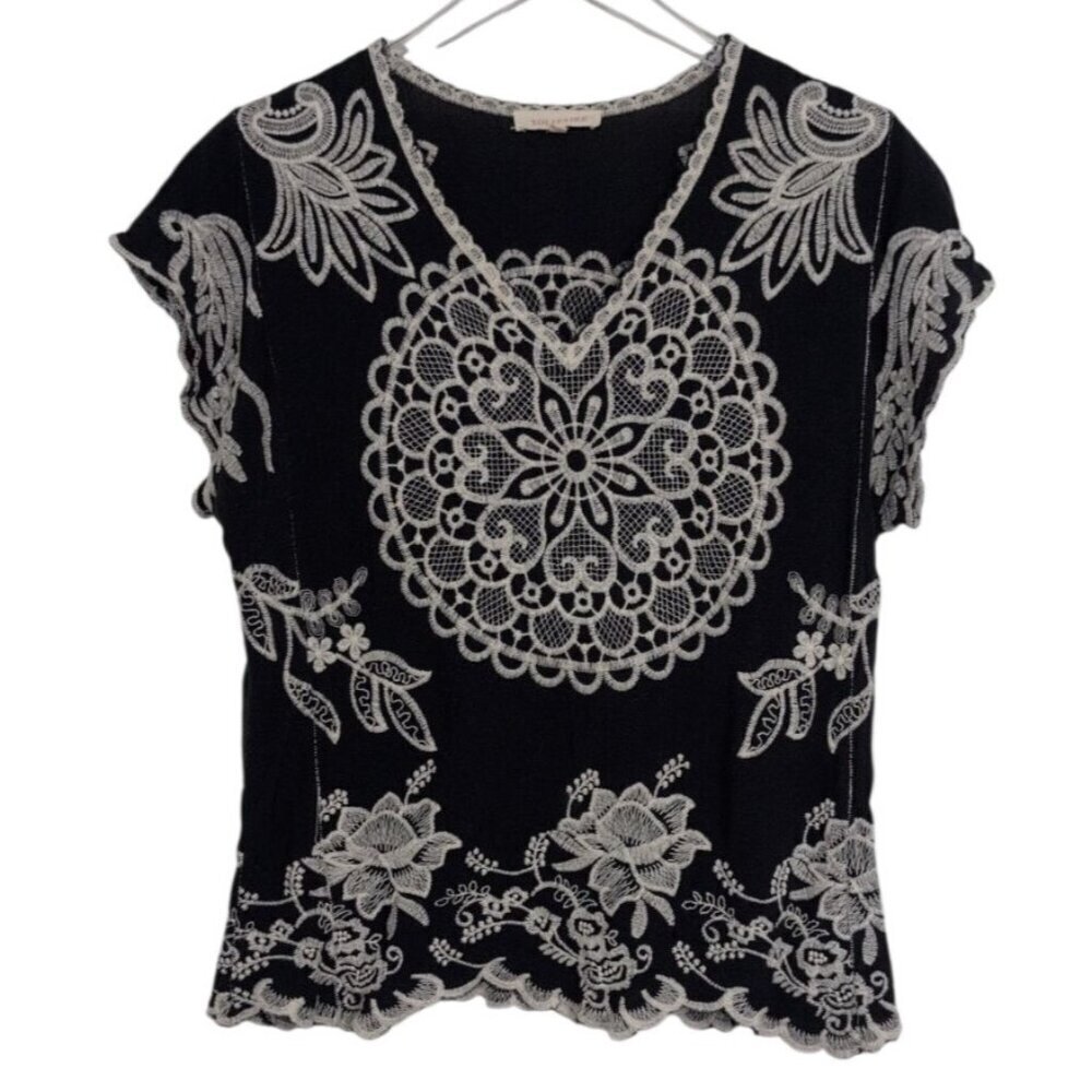 Solitaire Floral Embroidered Shirt Womens Size Medium Blue V Neck Scallop Hem